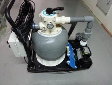 移動式水底吸塵器